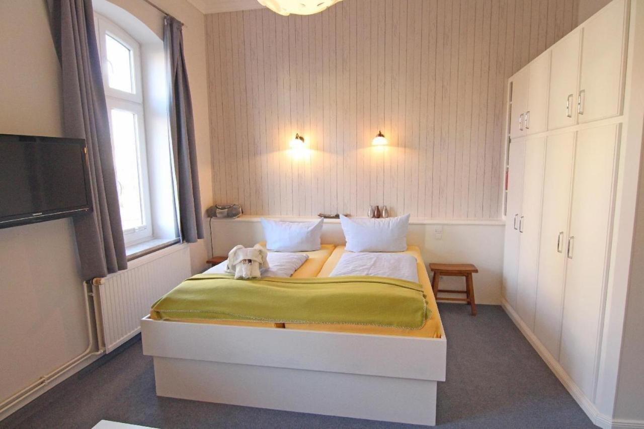 Hotel Kapitaenshaus-Lassen-Zimmer-Amistad Westerland Exterior foto